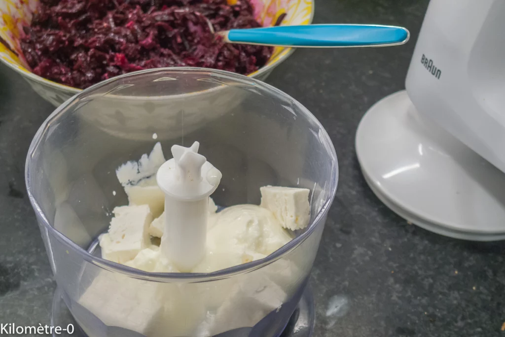 Salade de betteraves rouges aux noix et à la sauce fêta - Étape 4