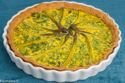 Photo de recette de quiche, tarte, végé, végétariene, printemps, été,  asperges, petits pois, légumes, oignons nouveaux, facile, healthy, bio,  Kilomètre-0, blog de cuisine réalisée à partir de produits de saison et issus de circuits courts