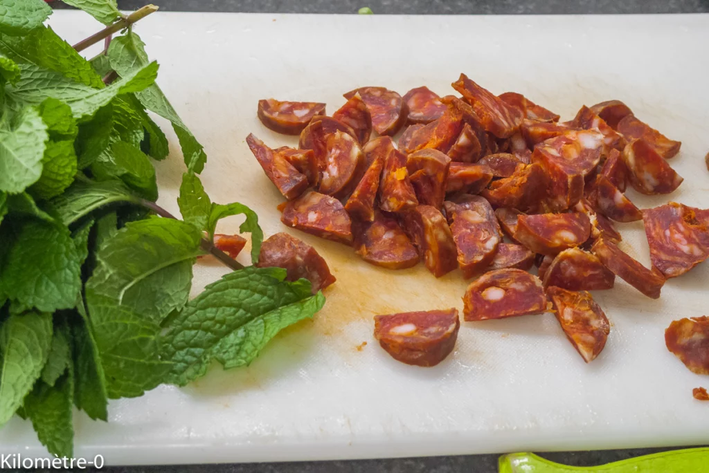 Cake salé au chorizo, fromage et menthe - Étape 1