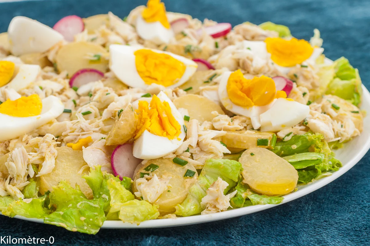 Photo de recette de salade, salade composée, printemps, été, poisson, bar , pommes de terre nouvelles, pommes de terre primeur, œufs durs, salade verte, facile, radis, Kilomètre-0, blog de cuisine réalisée à partir de produits de saison et issus de circuits courts