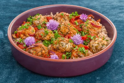 Photo de recette de boulettes, sardines, poissons, cuisine marocaine, africaine, monde, léger, semoule, tomates, légère,  Kilomètre-0, blog de cuisine réalisée à partir de produits de saison et issus de circuits courts
