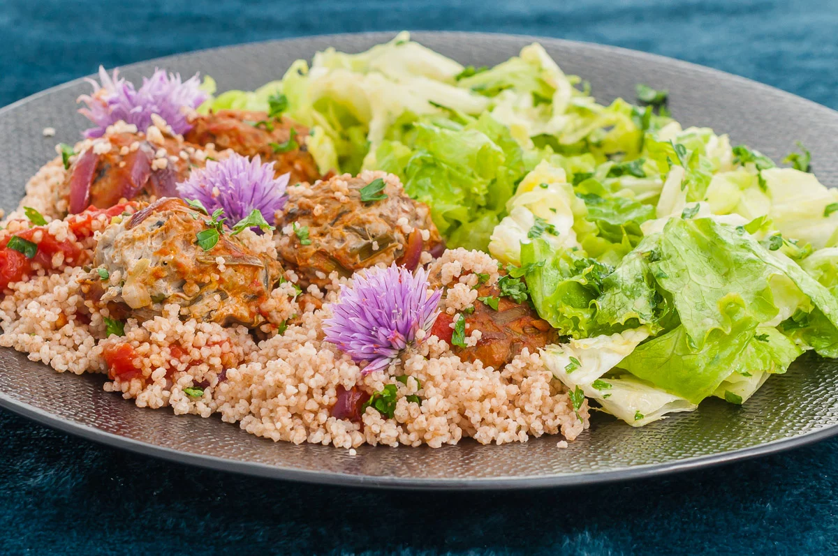 Photo de recette de boulettes, sardines, poissons, cuisine marocaine, africaine, monde, léger, semoule, tomates, légère, Kilomètre-0, blog de cuisine réalisée à partir de produits de saison et issus de circuits courts