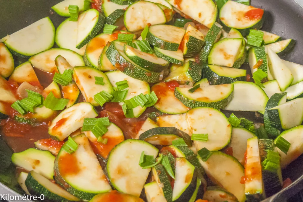 Chakchouka aux courgettes et au plantain lancéolé - Étape 3