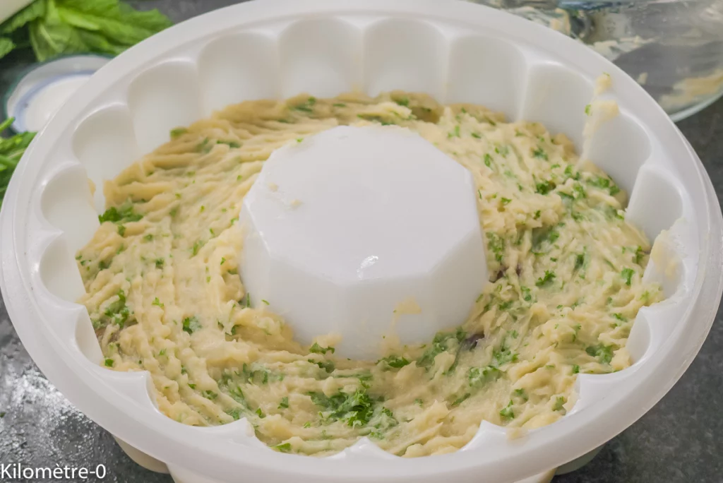 Couronne de pommes de terre aux olives, betteraves et merlu - Étape 5