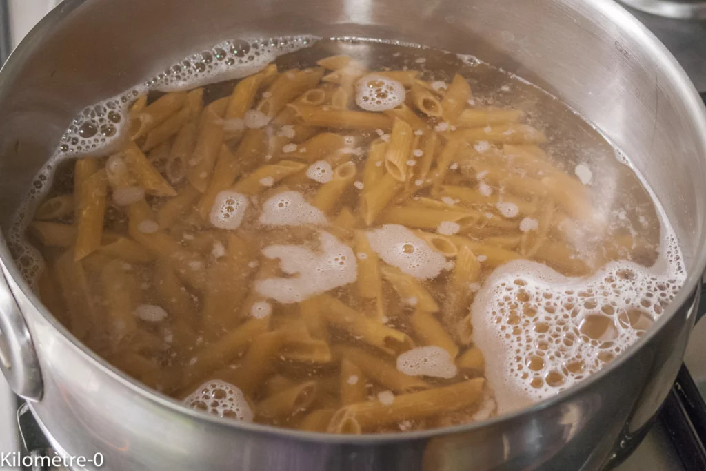 Salade de pâtes et haricots rouges aux petits pois et carottes - Étape 2