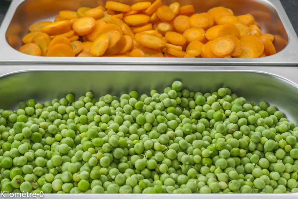 Salade de pâtes et haricots rouges aux petits pois et carottes - Étape 1
