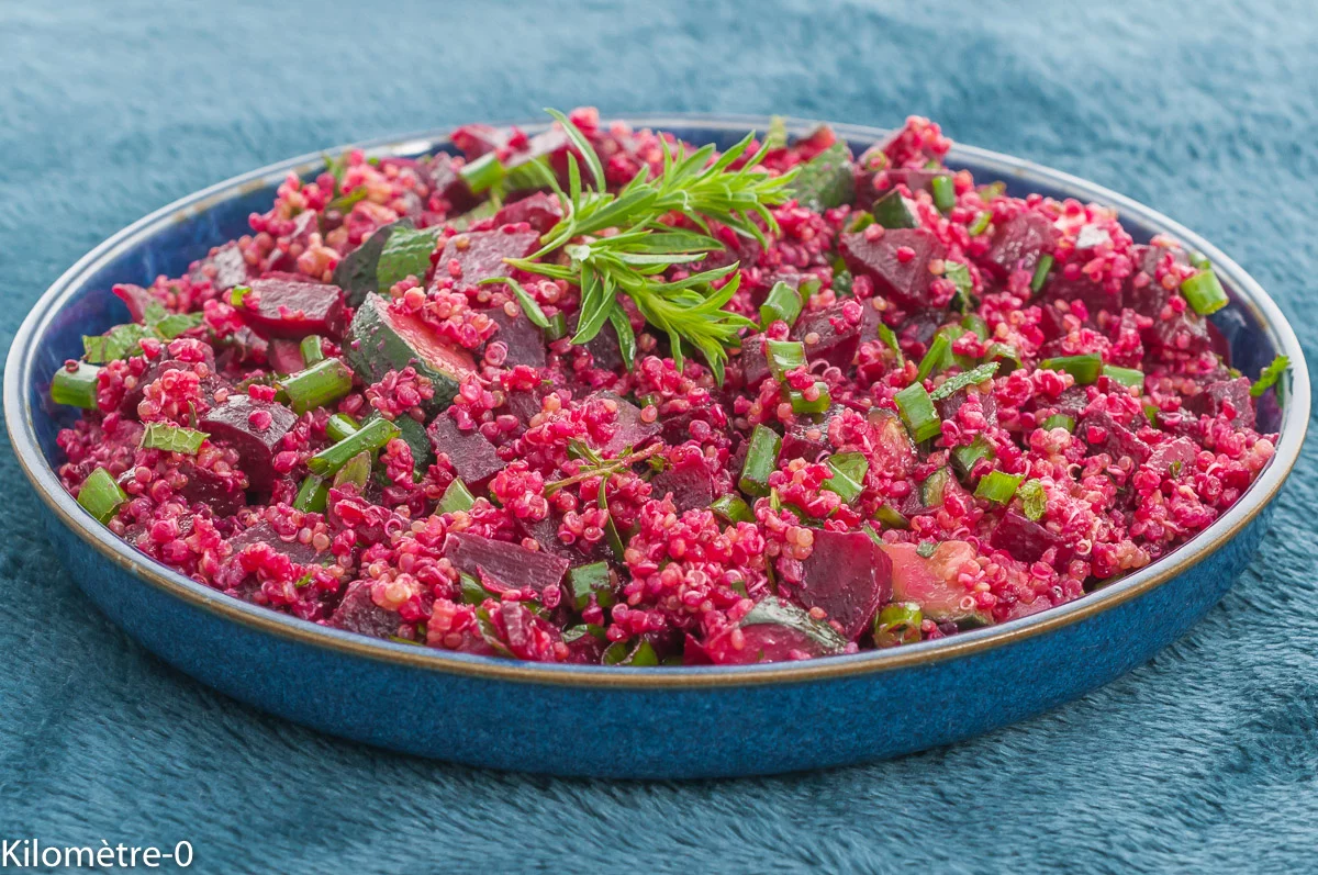 Photo de recette végé, salade, quinoa, betterave , légumes, courgette, salade complète, été, printemps, automne, bio léger, healthy, Kilomètre-0, blog de cuisine réalisée à partir de produits de saison et issus de circuits courts