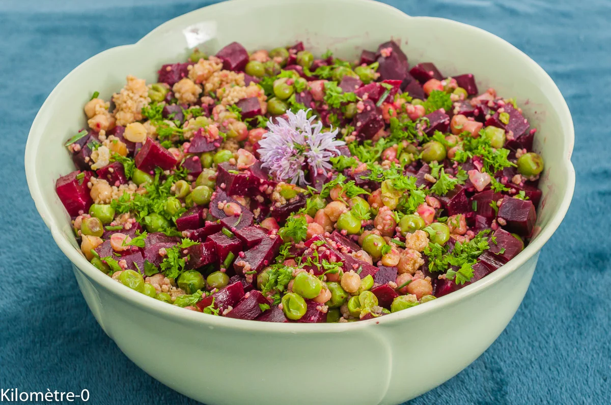 Photo de recette de salade, salade composée, pois chiches, sarrasin, betterave, légumes, printemps, été, petits pois, végétarienne, végé, healthy, lunch box, facile, Kilomètre-0, blog de cuisine réalisée à partir de produits de saison et issus de circuits courts