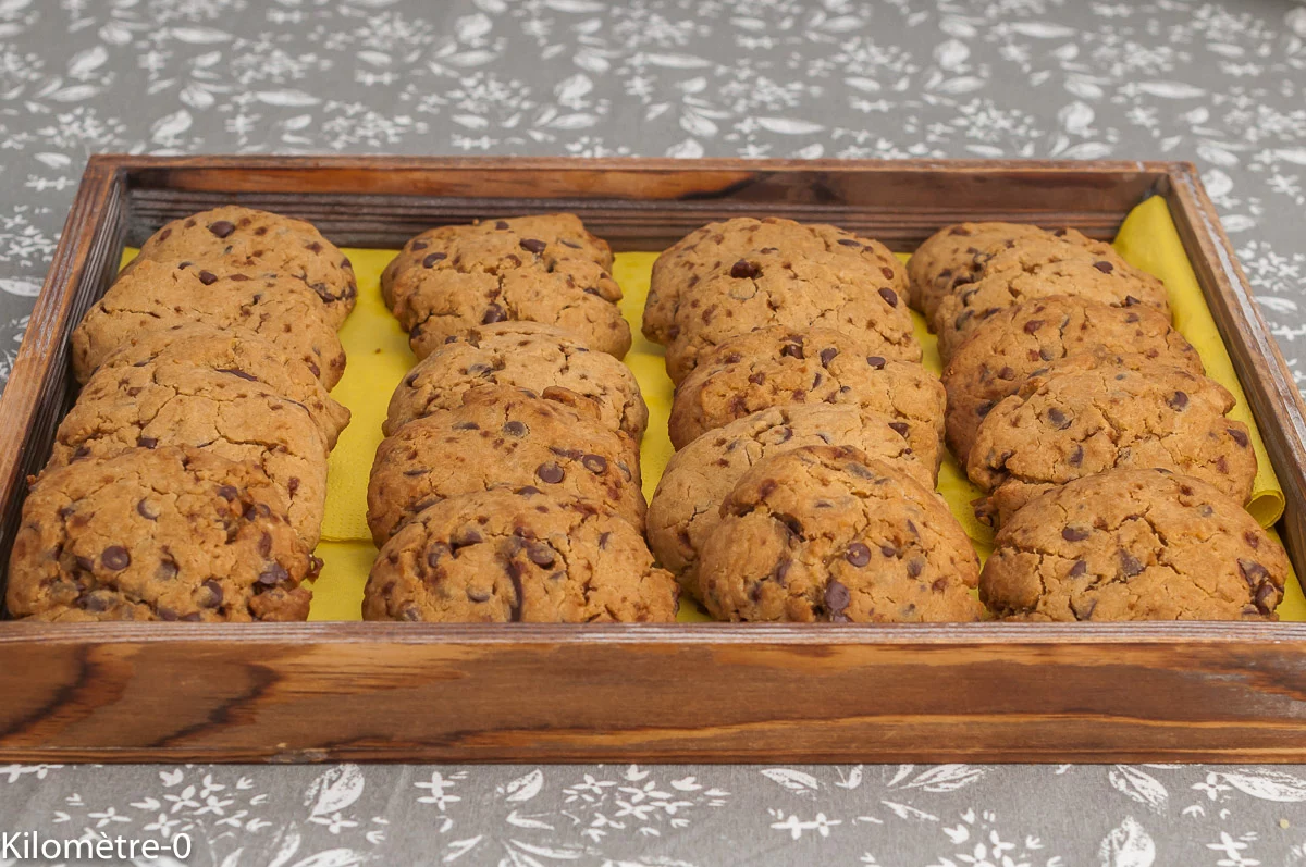 Photo de recette de biscuits, petits gâteaux, gourmands, cookies, beurre de cacahuètes, pépites de chocolat, facile, healthy, bio, Kilomètre-0, blog de cuisine réalisée à partir de produits de saison et issus de circuits courts