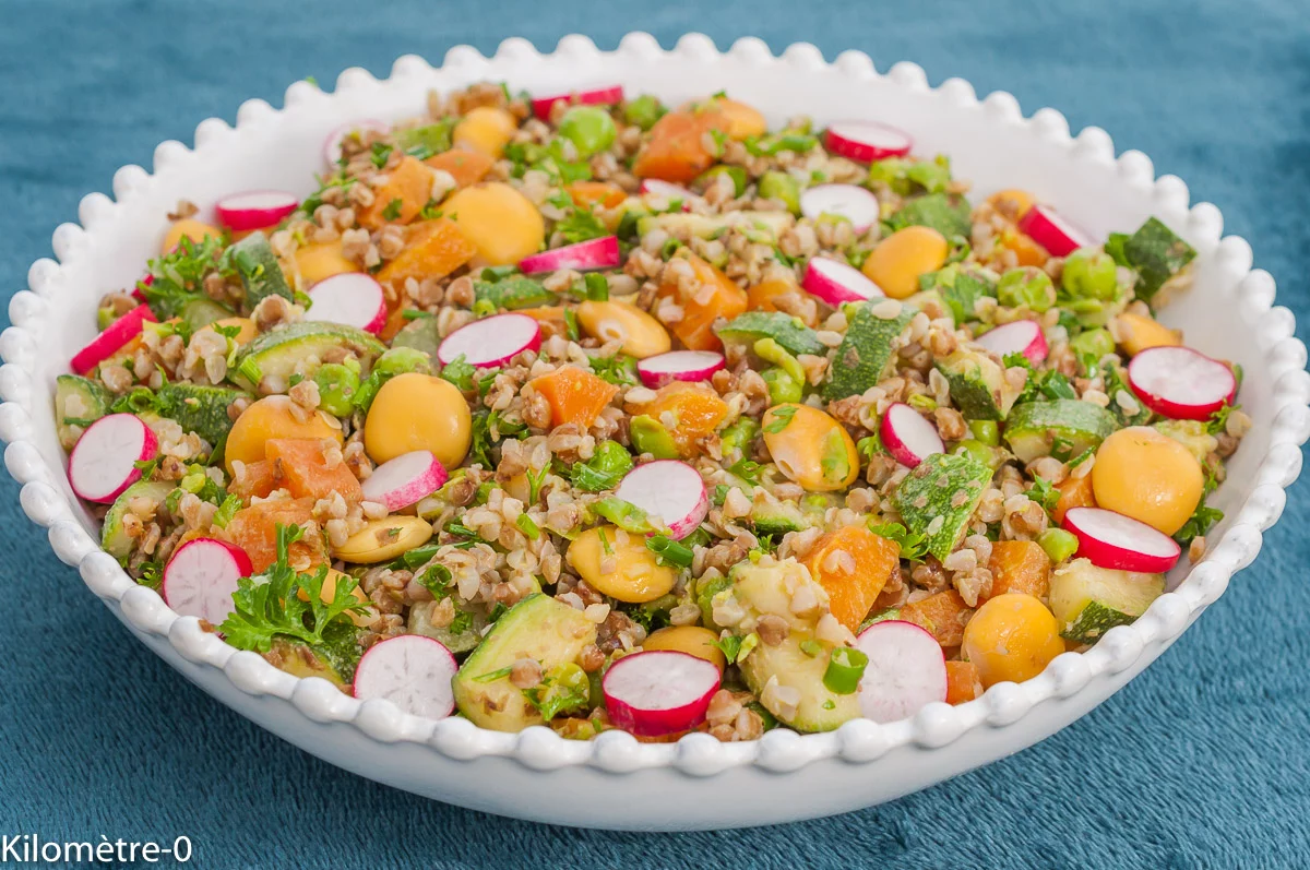 Photo de recette de salade, salade composée, kasha, sarrasin, petits pois, courgettes, lupin, radis, bio, facile, healthy, printemps, été, Kilomètre-0, blog de cuisine réalisée à partir de produits de saison et issus de circuits courts
