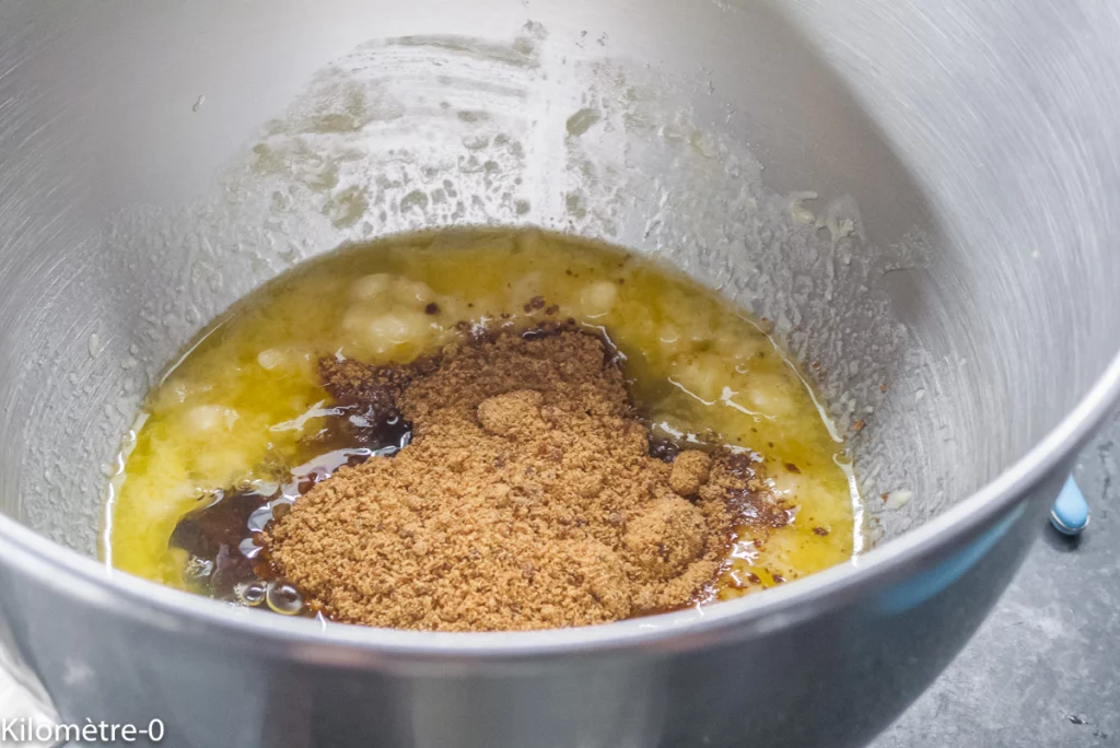 Gâteau du matin à la farine de riz et à la farine de pois chiche, aux bananes et palets de chocolat noir - Étape 2