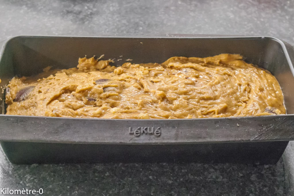 Gâteau du matin à la farine de riz et à la farine de pois chiche, aux bananes et palets de chocolat noir - Étape 4