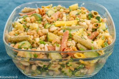 Photo de recette de salade, pâtes, haricots blancs, courgettes, crevettes grises, crevettes, légumes, été, légumineuses, facile, bio, healthy, salade complète, Kilomètre-0, blog de cuisine réalisée à partir de produits de saison et issus de circuits courts