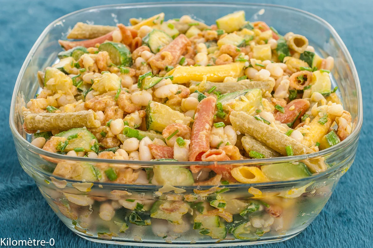 Photo de recette de salade, pâtes, haricots blancs, courgettes, crevettes grises, crevettes, légumes, été, légumineuses, facile, bio, healthy, salade complète, Kilomètre-0, blog de cuisine réalisée à partir de produits de saison et issus de circuits courts