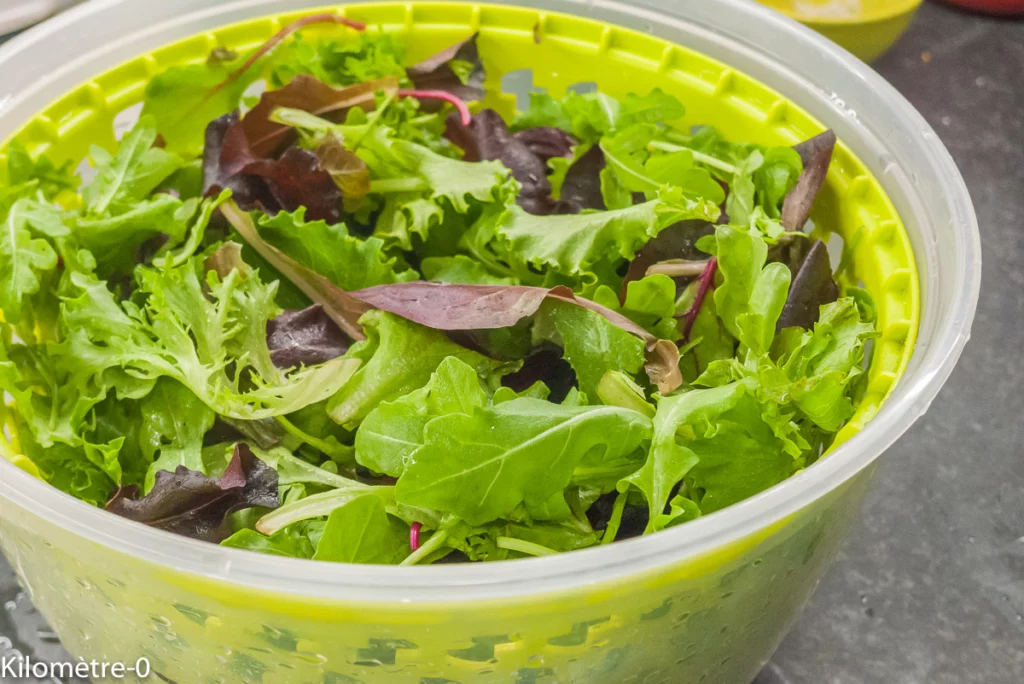 Salade de mesclun, melon, mozzarella et avocat - Étape 1