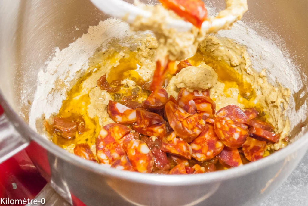 Cake rustique à la farine de pois chiches et de blé noir, au chorizo et tomates confites - Étape 4