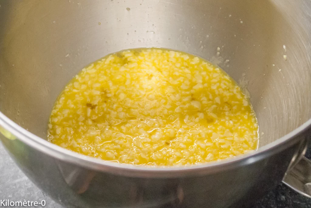 Gâteau du matin aux farines de pois chiche, de blé noir et de petit épeautre, aux bananes et palets de chocolat noir - Étape 1