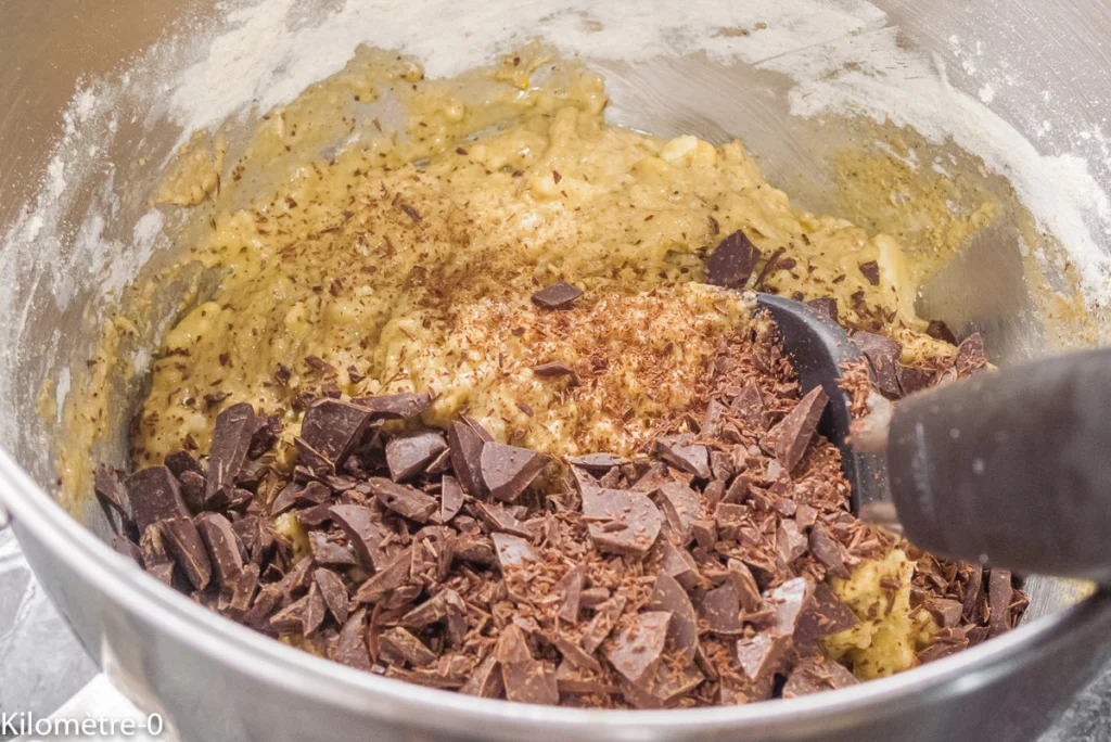 Gâteau du matin aux farines de pois chiche, de blé noir et de petit épeautre, aux bananes et palets de chocolat noir - Étape 4