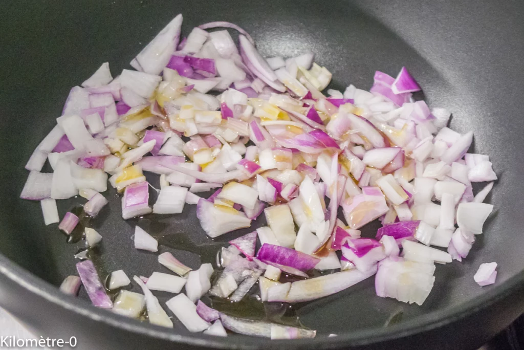 Poêlée de courgettes et champignons aux haricots blancs et œufs sur le plat - Étape 2