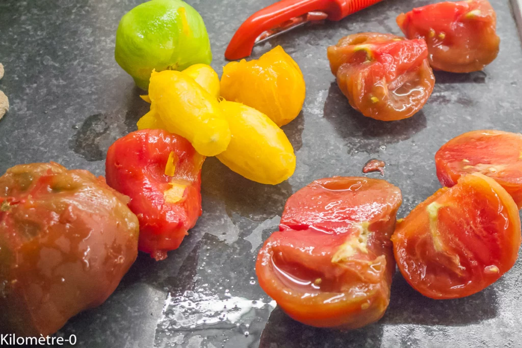 Salade de tomates anciennes aux sardines ou aux maquereaux - Étape 1