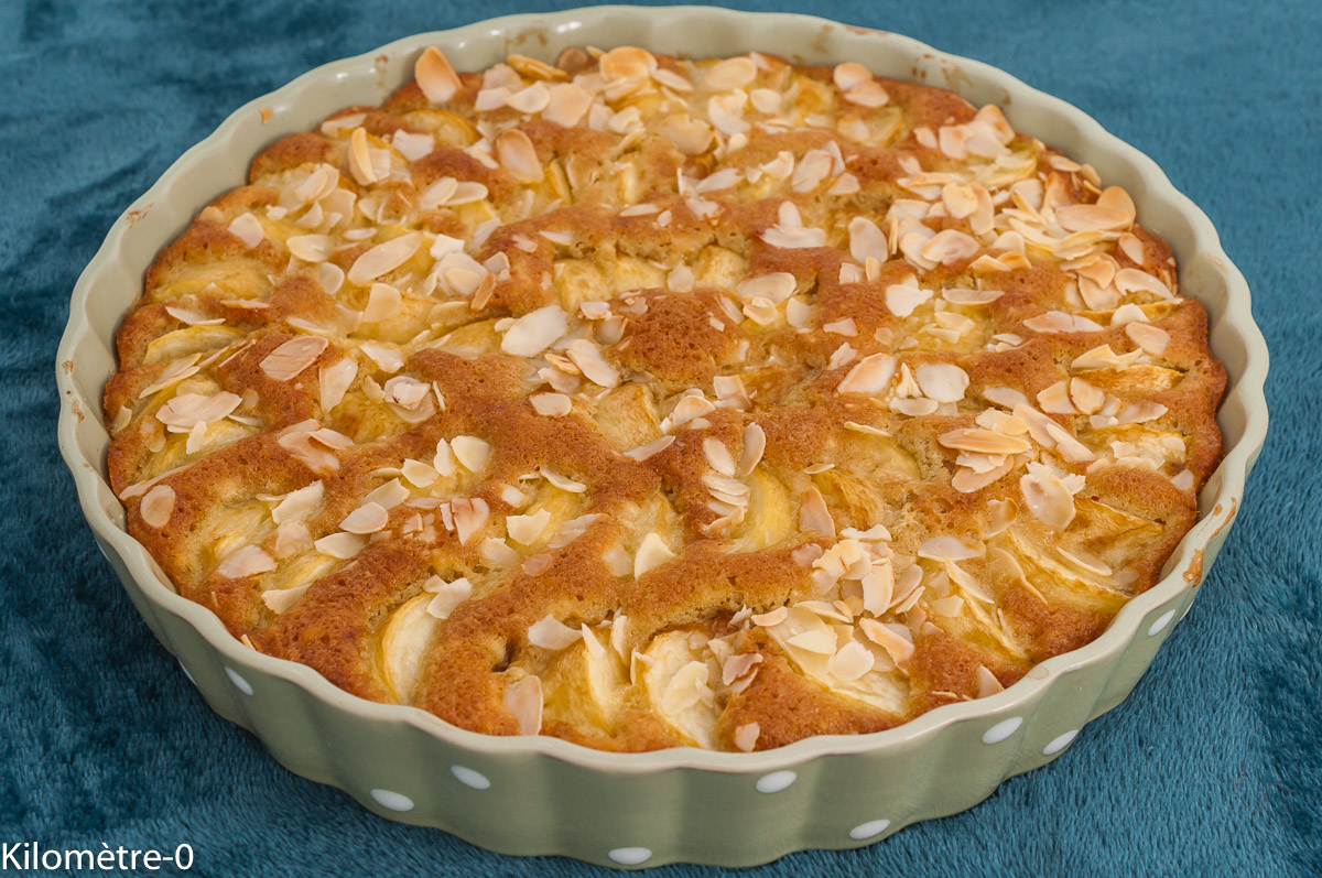 Photo de recette de gâteau, dessert, fondant, moelleux, pêches, fruits, été, estival, farine d'amandes, amandes, facile, rapide, gourmand, Kilomètre-0, blog de cuisine réalisée à partir de produits de saison et issus de circuits courts