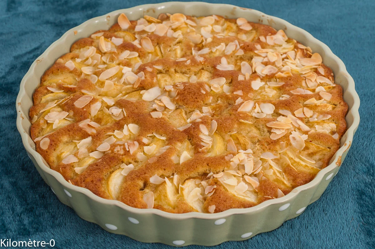 Photo de recette de gâteau, dessert, fondant, moelleux, pêches, fruits, été, estival, farine d'amandes, amandes, Kilomètre-0, blog de cuisine réalisée à partir de produits de saison et issus de circuits courts
