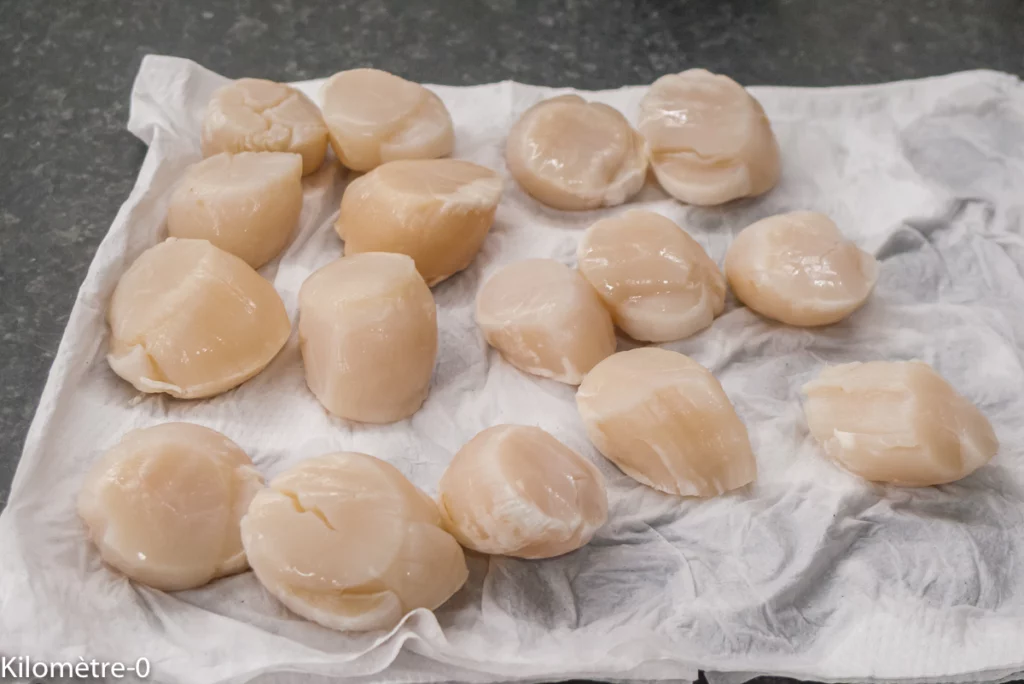 Saint jacques au jambon de pays et courgette, salade verte aux tomates et avocat - Étape 1