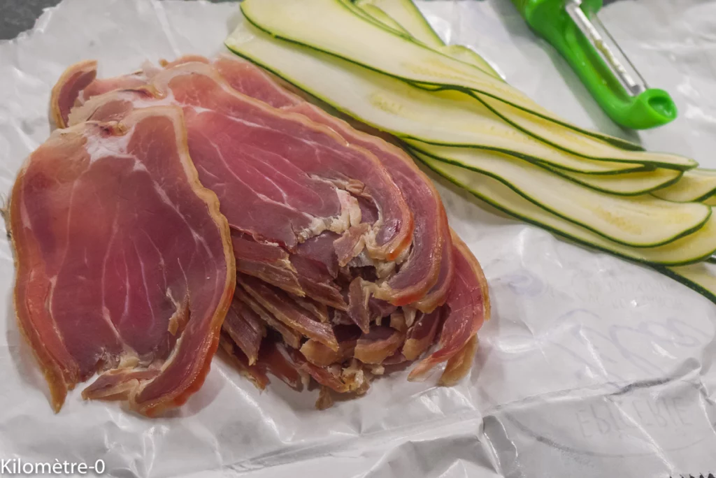 Saint jacques au jambon de pays et courgette, salade verte aux tomates et avocat - Étape 2