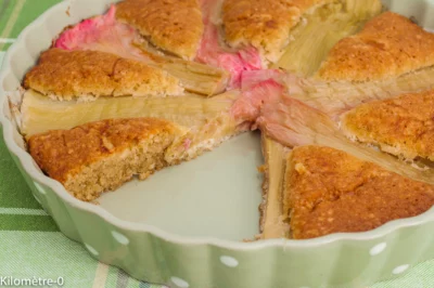 Photo de recette de gâteau, dessert, douceur, fondant, fruits, rhubarbe; printemps, été, amandes, farine d'amande, bio, facile, Kilomètre-0, blog de cuisine réalisée à partir de produits de saison et issus de circuits courts