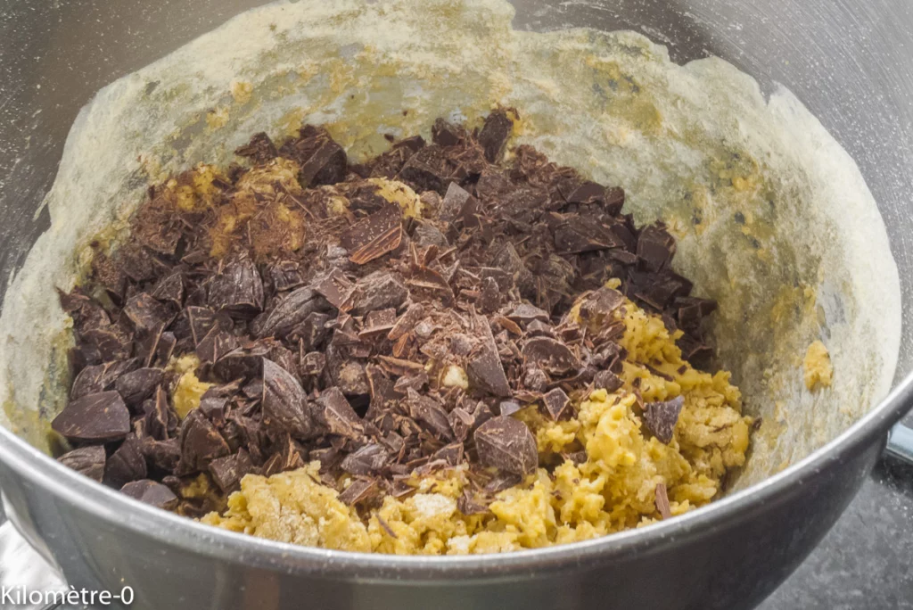 Gâteau du matin à la farine de lupin, à la farine de blé ancien et aux palets de chocolat - Étape 4