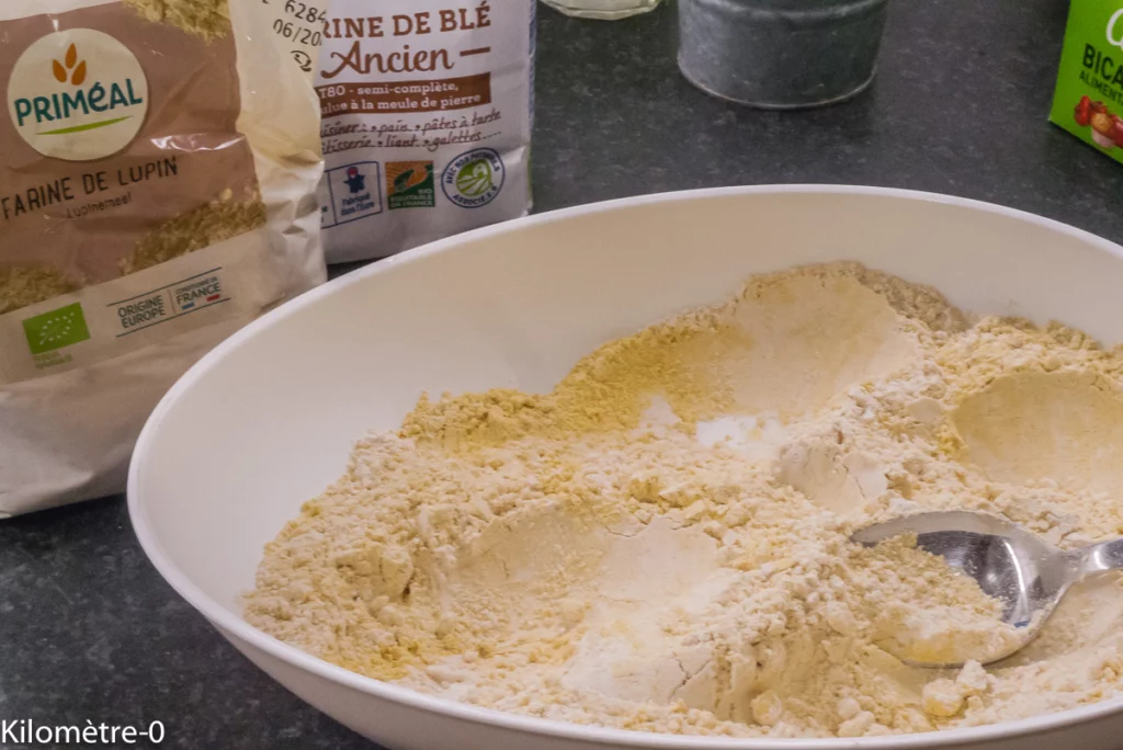Gâteau du matin à la farine de lupin, à la farine de blé ancien et aux palets de chocolat - Étape 2