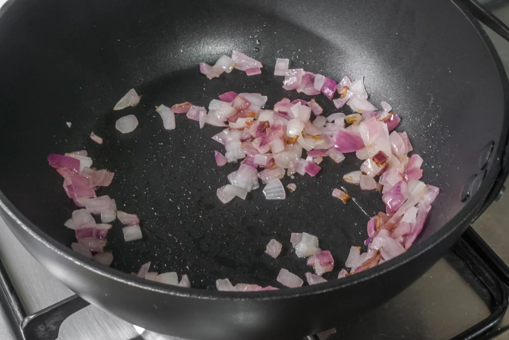 Œufs sur le plat, aubergines à la purée d&rsquo;amandes et au chorizo - Étape 1
