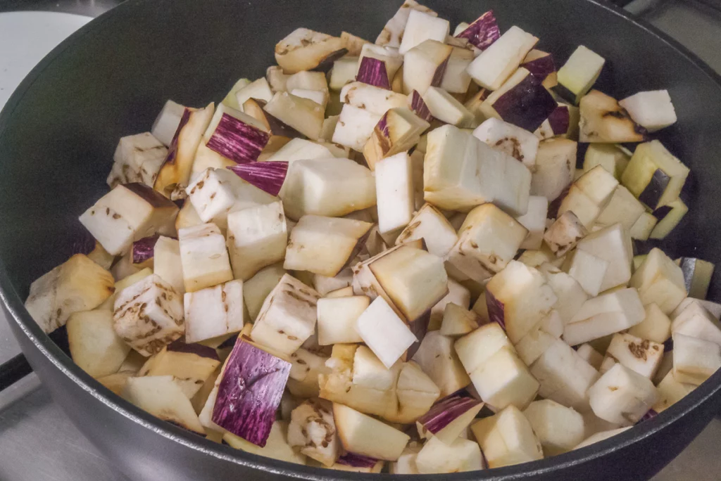 Œufs sur le plat, aubergines à la purée d&rsquo;amandes et au chorizo - Étape 2