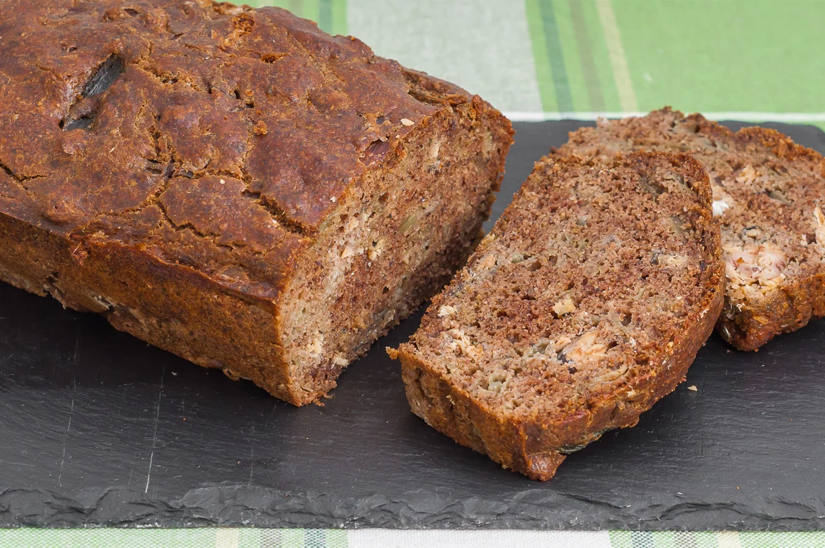 Photo de recette de cake, apéro, cake salé, sardines, farine de blé noir, farine de sarrasin, sarrazin, bio, poisson gras, sardines en boite, facile, Kilomètre-0, blog de cuisine réalisée à partir de produits de saison et issus de circuits courts