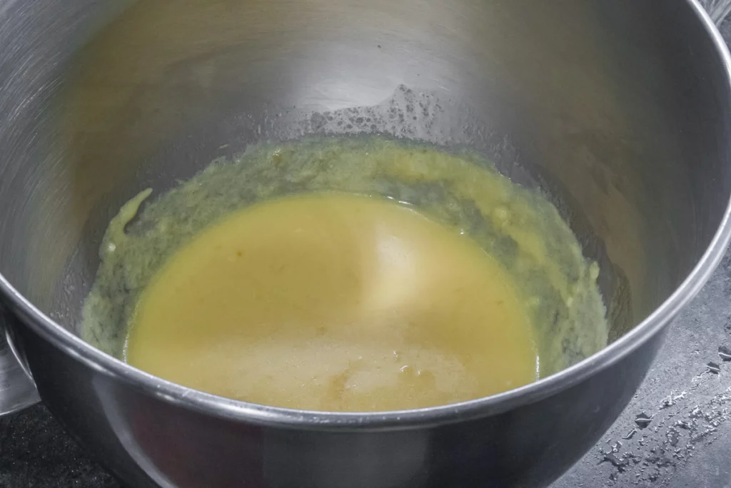 Gâteau du matin à la farine de sarrasin, aux noix et pépites de chocolat - Étape 1