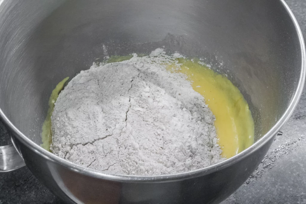 Gâteau du matin à la farine de sarrasin, aux noix et pépites de chocolat - Étape 2