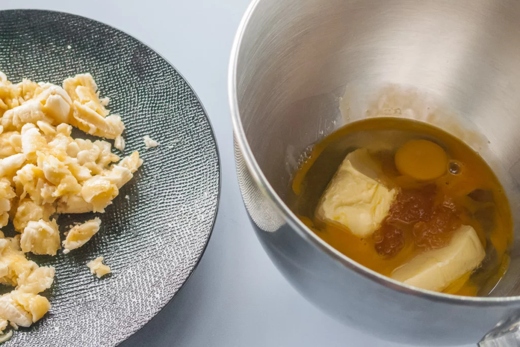 Gâteau du matin à la farine de sarrasin, bananes et chocolat - Étape 1