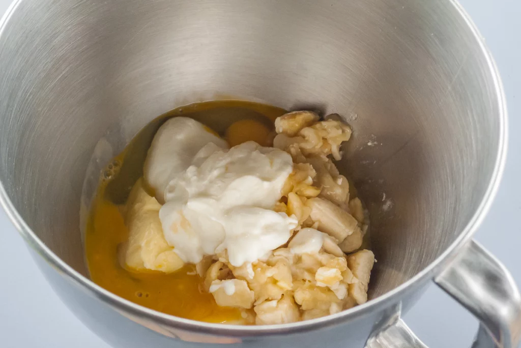 Gâteau du matin à la farine de sarrasin, bananes et chocolat - Étape 2