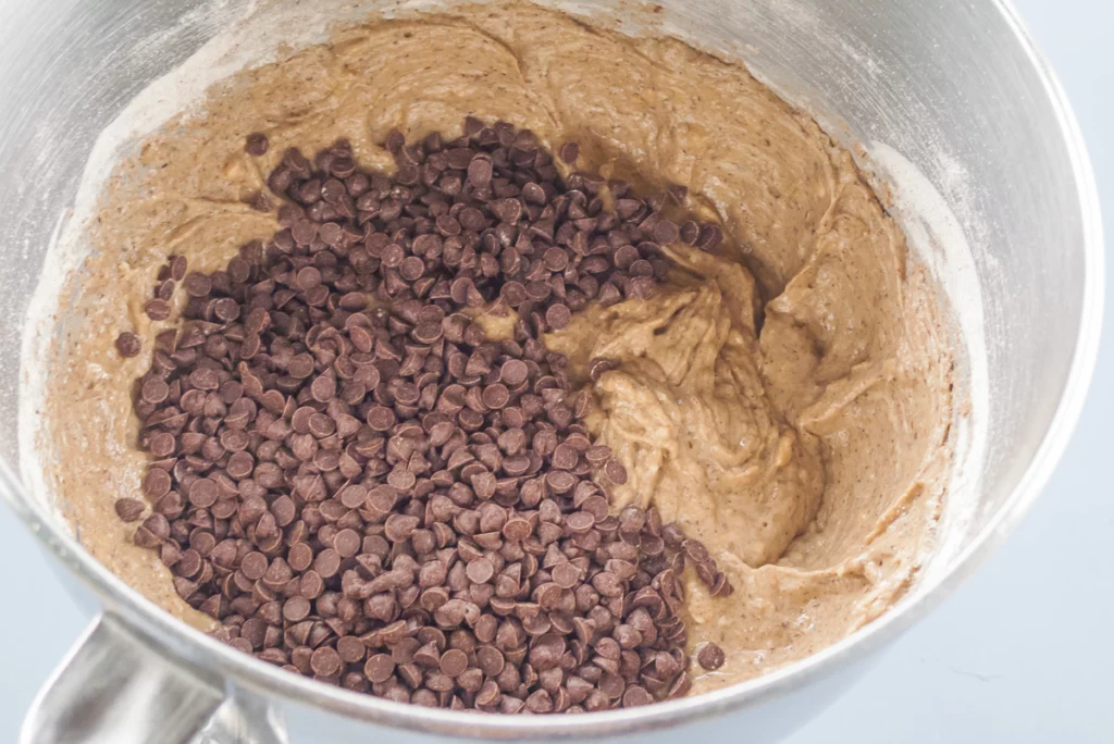 Gâteau du matin à la farine de sarrasin, bananes et chocolat - Étape 4