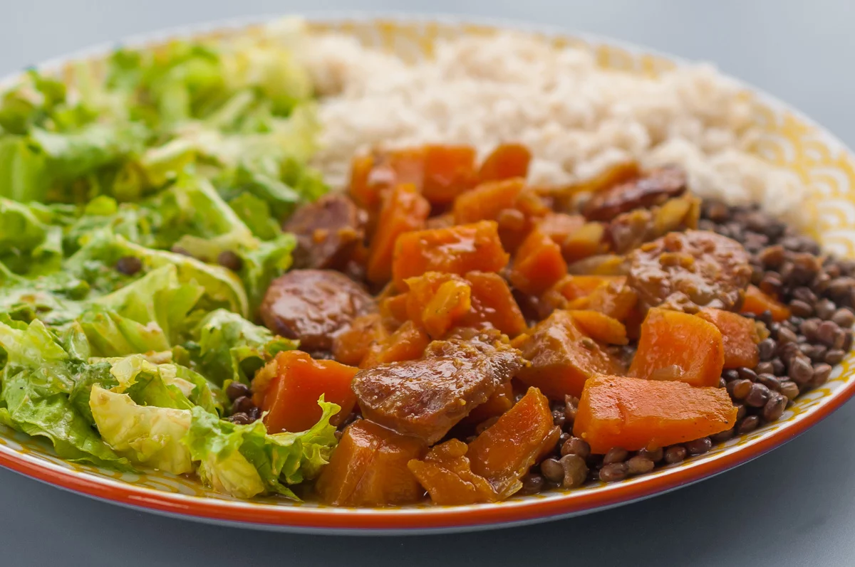 Photo de recette de dahl de lentilles,épices, ras el hanout, cumin, mijoté, lentilles vertes, patates douces, riz, chorizo, Kilomètre-0, blog de cuisine réalisée à partir de produits de saison et issus de circuits courts