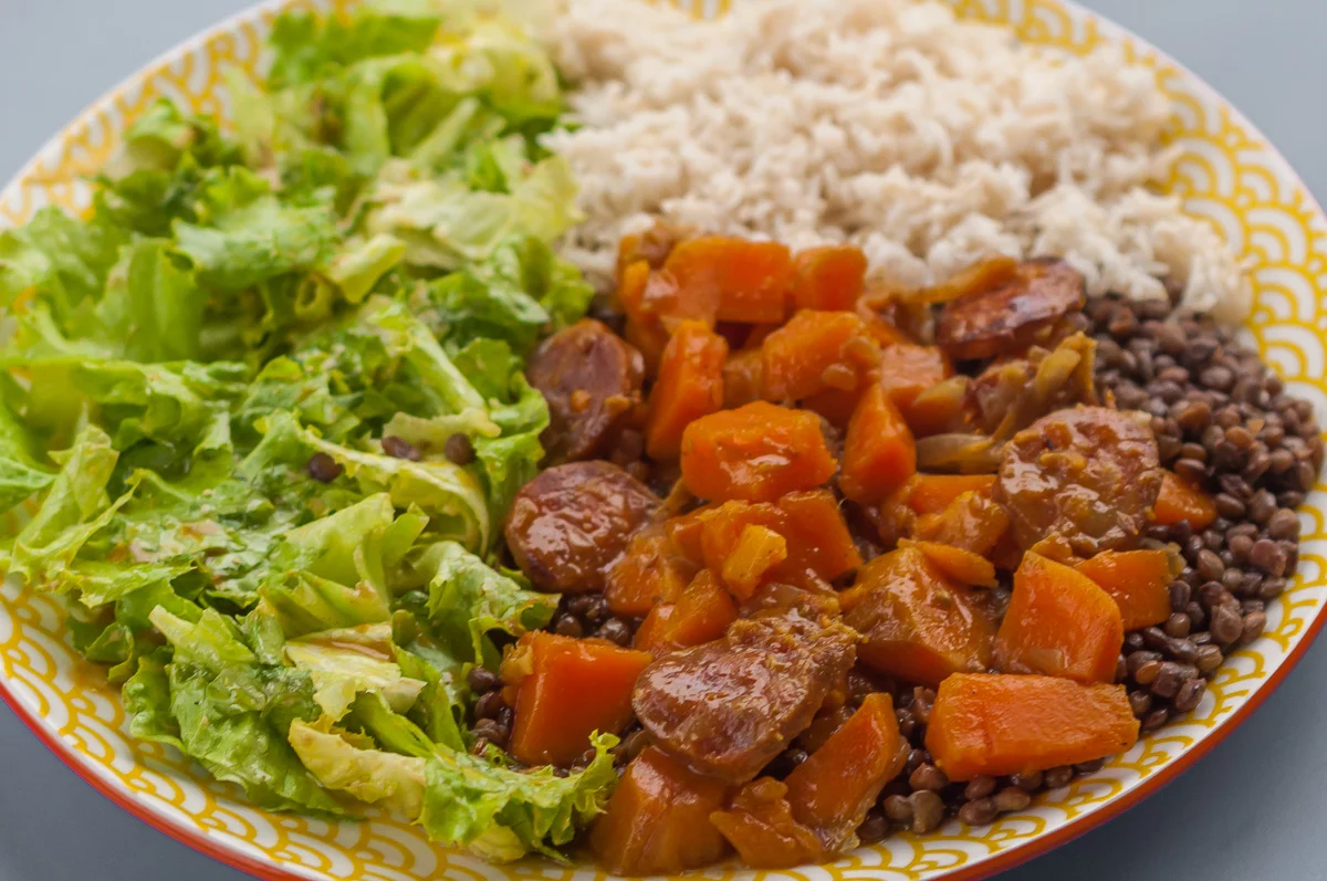 Photo de recette de dahl de lentilles,épices, ras el hanout, cumin, mijoté, lentilles vertes, patates douces, riz, chorizo, Kilomètre-0, blog de cuisine réalisée à partir de produits de saison et issus de circuits courts