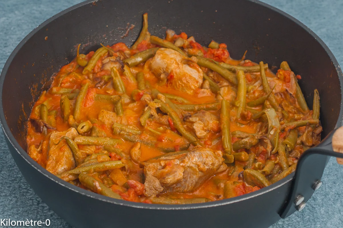 Photo de recette de Poêlée, mijoté, volaille, poulet, dinde, légumes, haricots verts, cèpes, automne, été, tomates, facile, rapide, bio, Kilomètre-0, blog de cuisine réalisée à partir de produits de saison et issus de circuits courts