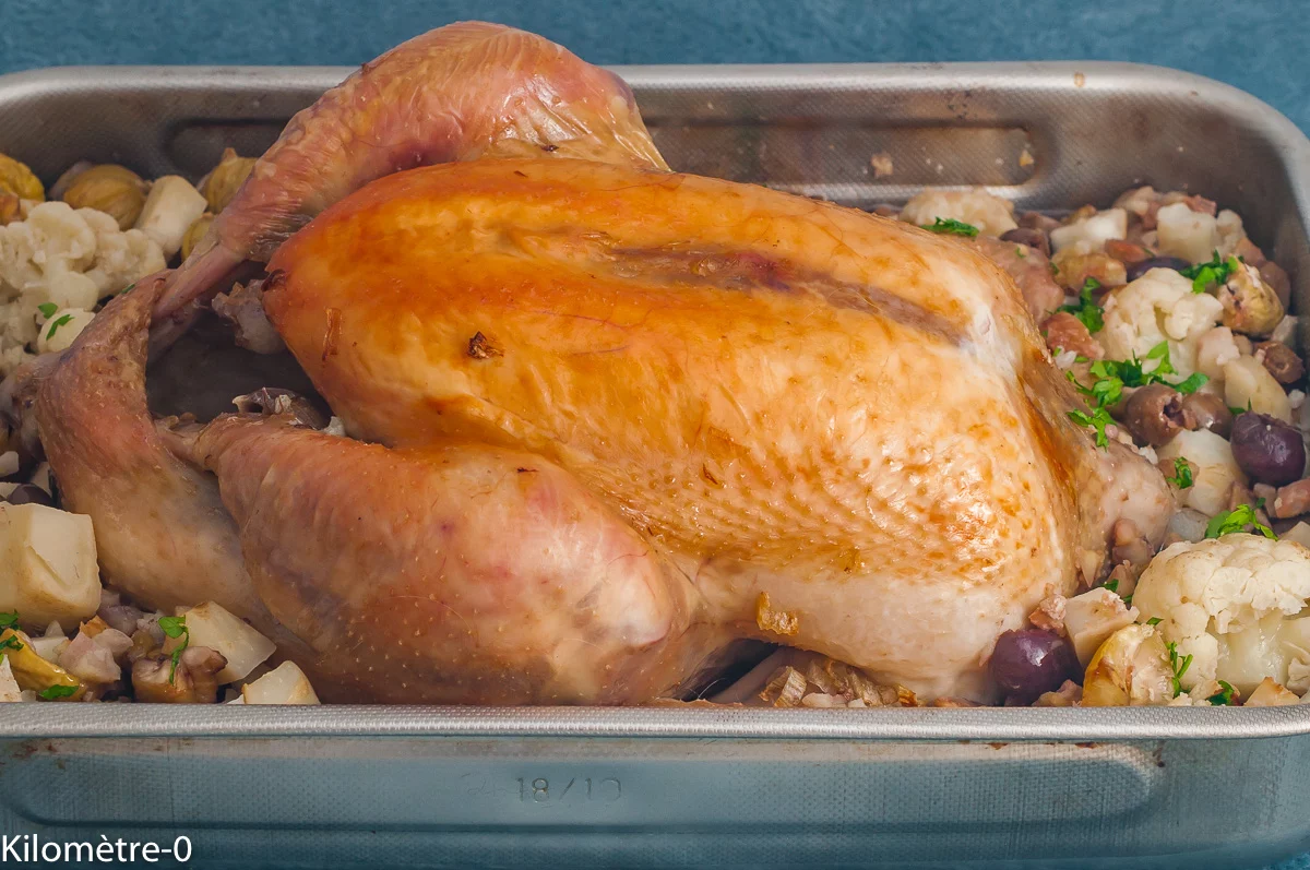 Photo de recette de volaille, poulet rôti , viande, automne, hiver, châtaignes, chou fleur, céleri, légumes, olives, bio, complet, facile, four, Kilomètre-0, blog de cuisine réalisée à partir de produits de saison et issus de circuits courts