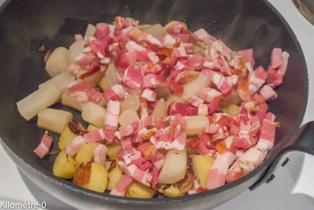 Scorsonères et pommes de terre sautées aux lardons et aux noix - Étape 7