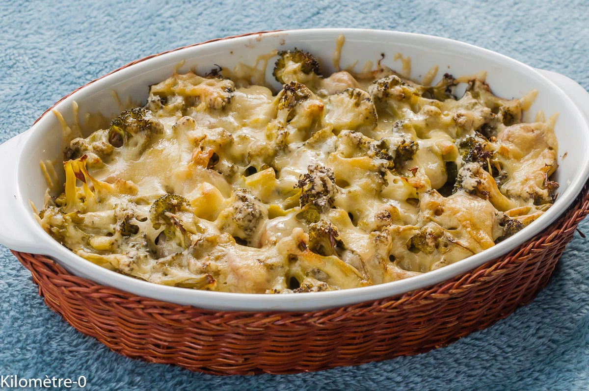 Photo de gratin, facile, légumes, brocolis, chou, saucisse, viande, rapide, économique, bio, automne, hiver, recette de Kilomètre-0, blog de cuisine réalisée à partir de produits de saison et issus de circuits courts