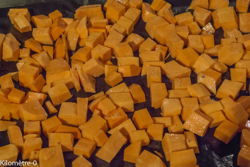 Patates douces au four, halloumi poêlé et grenade sur un lit de salade - Étape 2