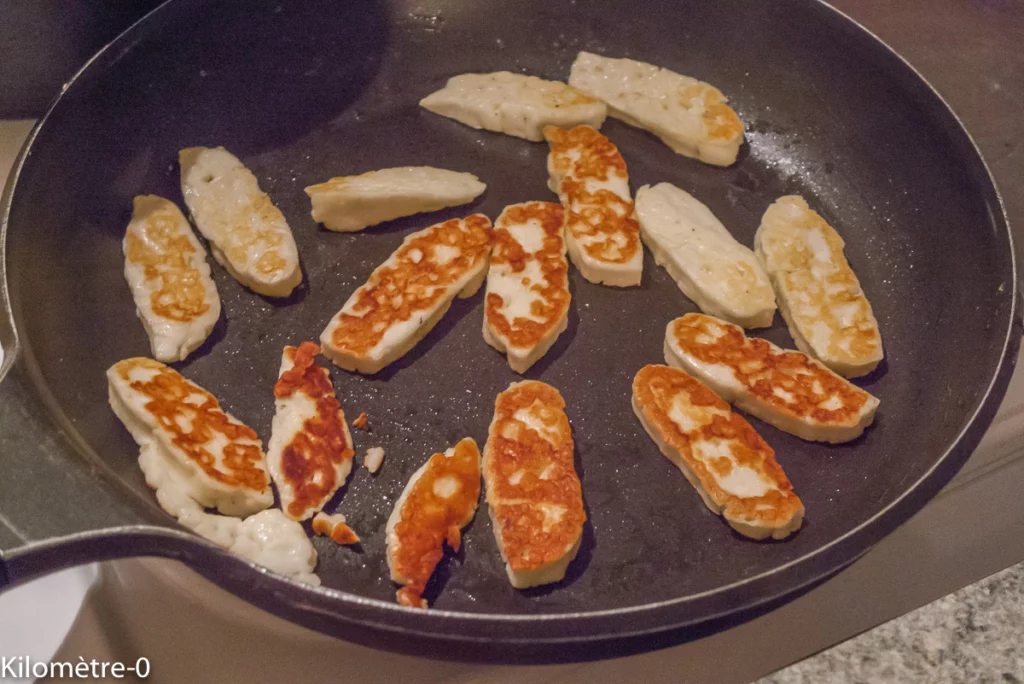 Patates douces au four, halloumi poêlé et grenade sur un lit de salade - Étape 6