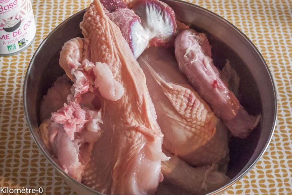 Poulet mijoté à la sauce au curry et crème de coco - Étape 1