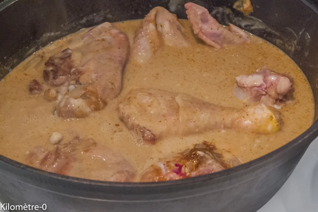Poulet mijoté à la sauce au curry et crème de coco - Étape 4