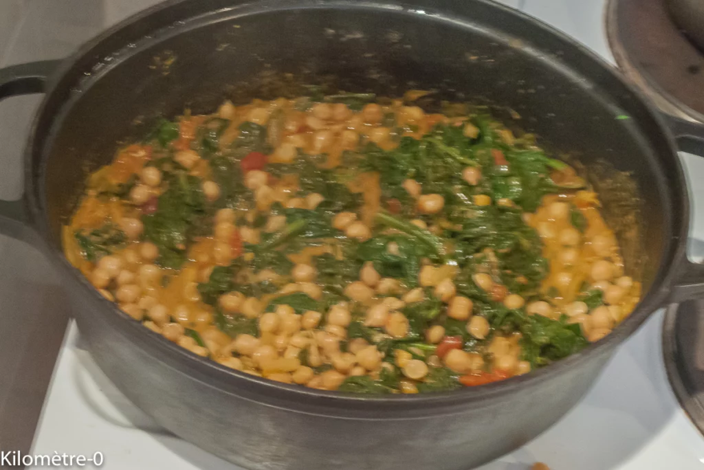 Chili de pois chiches aux épinards et aux amandes - Étape 9